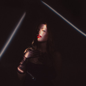 ดาวน์โหลดและฟังเพลง Killer พร้อมเนื้อเพลงจาก Valerie Broussard