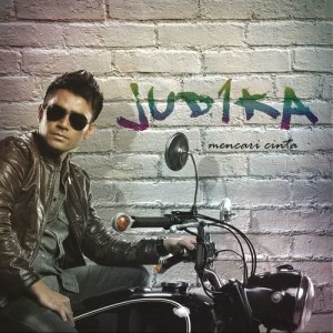 收聽Judika的Bukan Dia Tapi Aku歌詞歌曲