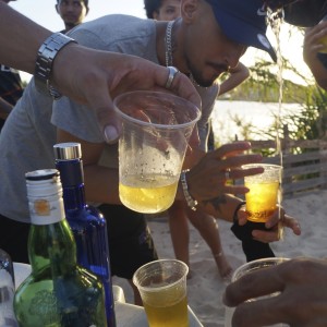 ดาวน์โหลดและฟังเพลง De Lazer (Explicit) พร้อมเนื้อเพลงจาก Magnata