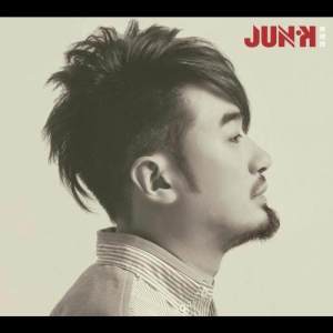 ดาวน์โหลดและฟังเพลง 月球人 พร้อมเนื้อเพลงจาก 恭硕良
