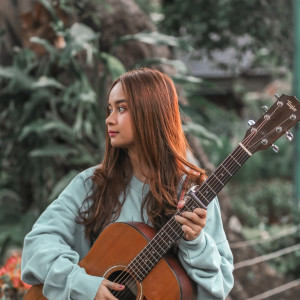 Listen to Kamu song with lyrics from Chintya Gabriella