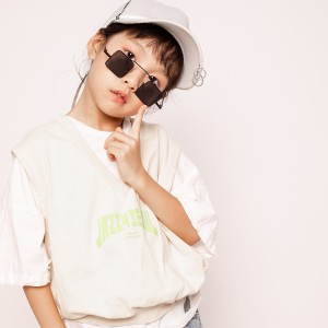 Listen to 只要一眼 song with lyrics from 袁楚淇