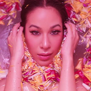 ดาวน์โหลดและฟังเพลง Piak พร้อมเนื้อเพลงจาก wilai