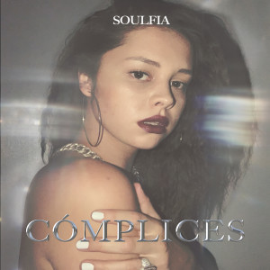 Dengarkan Cómplices lagu dari Soulfia dengan lirik