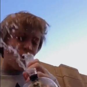 收聽CarterInvis的Bong Song (Explicit)歌詞歌曲