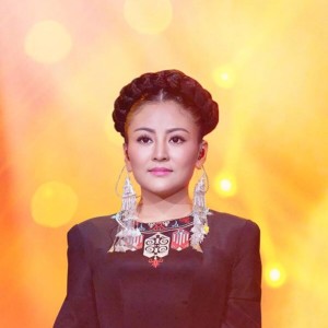 Listen to 索玛花开了 (完整版) song with lyrics from 阿鲁阿卓