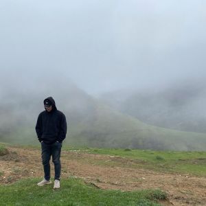 Dengarkan Hold one lagu dari Maxvvv dengan lirik