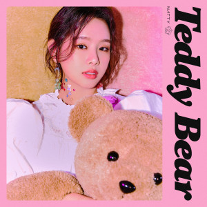 ดาวน์โหลดและฟังเพลง Teddy Bear พร้อมเนื้อเพลงจาก 나띠 (KISS OF LIFE)