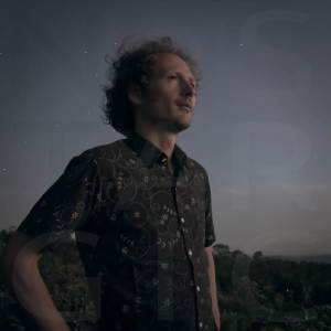 ดาวน์โหลดและฟังเพลง Nostargic พร้อมเนื้อเพลงจาก Jesse Rivest