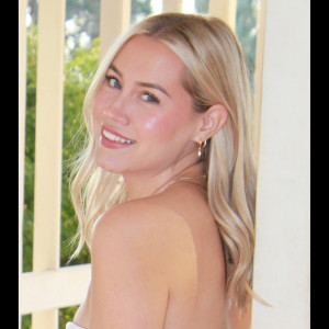 Listen to Bye Bye song with lyrics from Olivia Burows