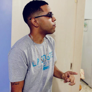 收聽DJ BRENIN DO AV的SAI DA FRENTE DO MANO TOMA VUKADA (Explicit)歌詞歌曲