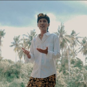 Dengarkan Iluh Luwih lagu dari Yan Mus dengan lirik