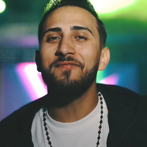 Dengarkan lagu Janes nyanyian Emanuel de la Cluj dengan lirik