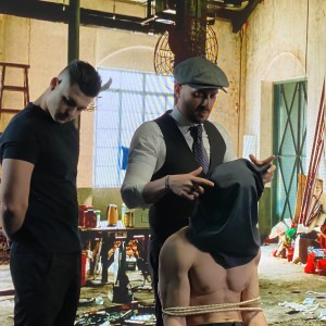 Dengarkan lagu Cu pistolul la cap nyanyian Dan Kirica dengan lirik