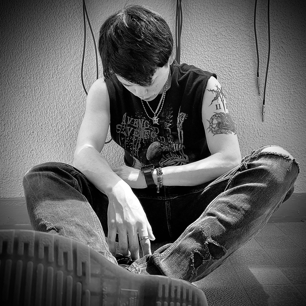 Struggle With Sxxt (feat. Dolens) (Explicit)