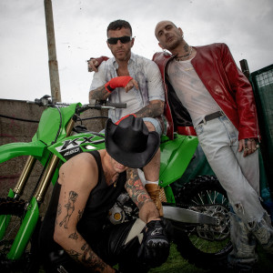 ดาวน์โหลดและฟังเพลง Banda Kawasaki พร้อมเนื้อเพลงจาก Achille Lauro
