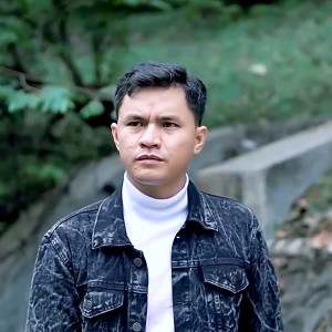 Listen to Pengkhianat Cinta song with lyrics from Ridho Ronan