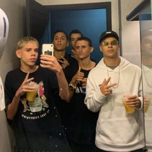 ดาวน์โหลดและฟังเพลง Sequencia do Empurra e Toma Vs Vai Joga na Minha Frente (Explicit) พร้อมเนื้อเพลงจาก DJ JHONIN