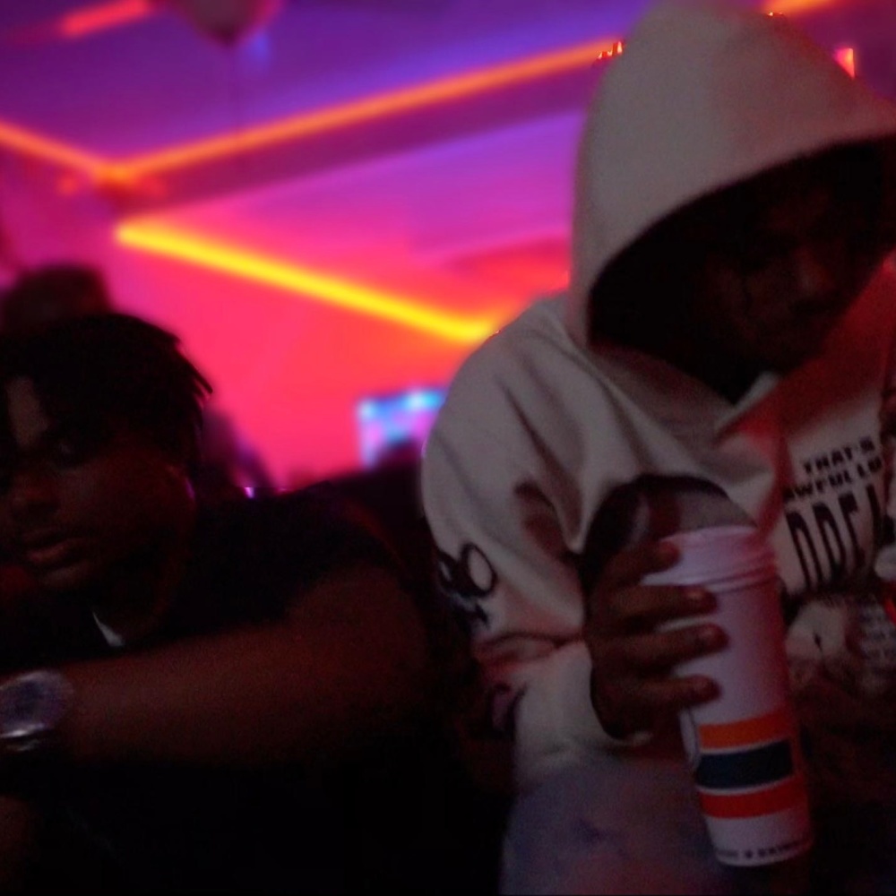 2 different people (feat. 23eezy) (Explicit)