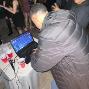 收听DJ JOÃO PEREIRA的Mtg Cabelo No Chão Bumbum Pra Trás (Explicit)歌词歌曲