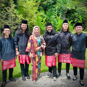 ดาวน์โหลดและฟังเพลง LEMAK MANIS พร้อมเนื้อเพลงจาก ALUN TRADISI