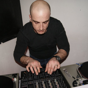 Listen to He''s Hot (take me to the top) (Original Mix) song with lyrics from Jay-L