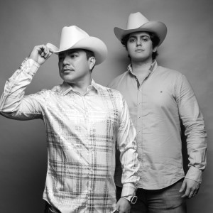 ดาวน์โหลดและฟังเพลง Un Fin En Culiacan พร้อมเนื้อเพลงจาก Tony Espinoza