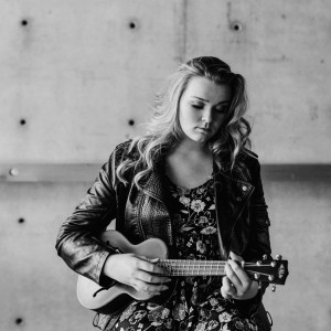 ดาวน์โหลดและฟังเพลง Sugarcane พร้อมเนื้อเพลงจาก Kate Stevens