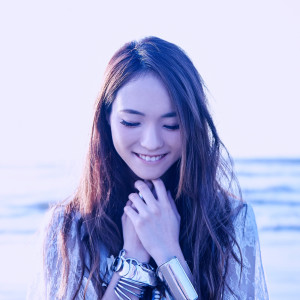 ดาวน์โหลดและฟังเพลง Let It Fly พร้อมเนื้อเพลงจาก Leola