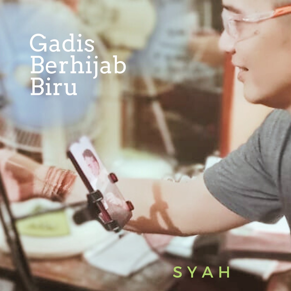 GADIS BERHIJAB BIRU