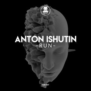 Dengarkan lagu Run (Original Mix) nyanyian Anton Ishutin dengan lirik