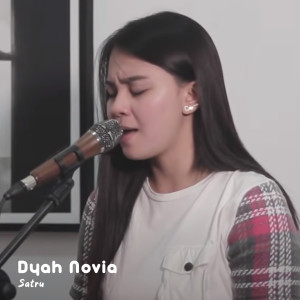 Dengarkan Satru lagu dari Dyah Novia dengan lirik