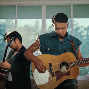 Listen to เรื่องเหล้า (Explicit) song with lyrics from ต้น สะเดา