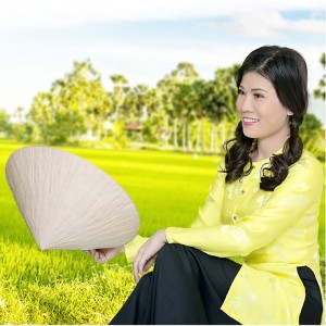 Listen to Yêu Cái Mặn Mà song with lyrics from Khưu Thúy