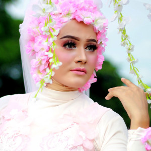 Listen to DEMI CINTA KITA song with lyrics from Ery Juwita
