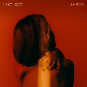 收聽Lunadira的Crazy Dizzy歌詞歌曲