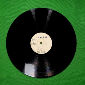 Listen to 欢天喜地（三） song with lyrics from 半日安