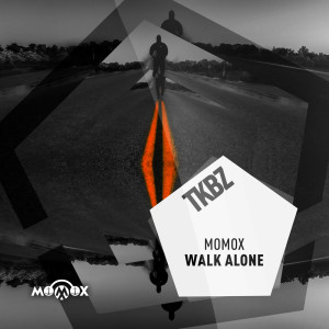 收聽Momox的Walk Alone歌詞歌曲