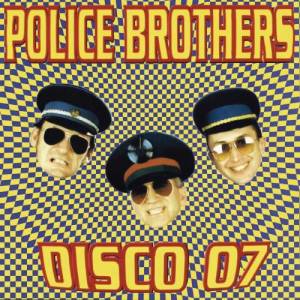 收聽Police Brothers的Minden oly szép歌詞歌曲