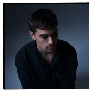 收聽Rhys Lewis的Be Your Man歌詞歌曲