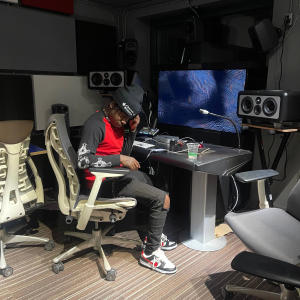 收聽LBS Kee'vin的Mind Games (Explicit)歌詞歌曲