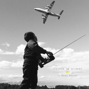 ดาวน์โหลดและฟังเพลง Hold พร้อมเนื้อเพลงจาก Notice To Airmen