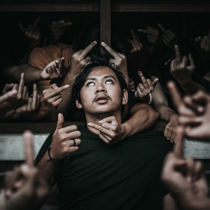 Dengarkan lagu Anjing (Explicit) nyanyian Cosmicburp dengan lirik
