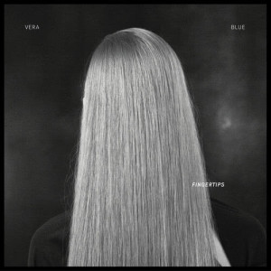 ดาวน์โหลดและฟังเพลง Fingertips พร้อมเนื้อเพลงจาก Vera Blue