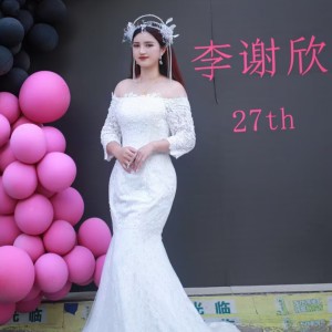 Listen to 干一杯祝福酒 (伴奏) song with lyrics from 王世荣