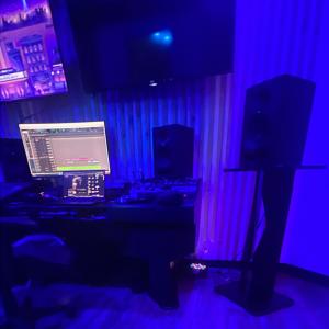 收聽popoutray5的weakassdiss (feat. Fes, Luh Randy, Tae4astlife & Luh ghaxi) (Explicit)歌詞歌曲