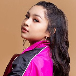 Dengarkan Gantung lagu dari Khirani Trihatmodjo dengan lirik