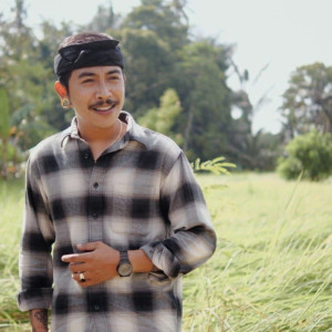 Listen to Ngelah Somah Dedari song with lyrics from Made Gunawan