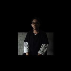 Dengarkan Eak Fin Red lagu dari Dhana dengan lirik