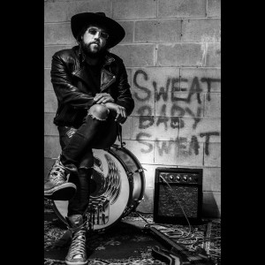 ดาวน์โหลดและฟังเพลง Sweat Baby Sweat พร้อมเนื้อเพลงจาก SWAN